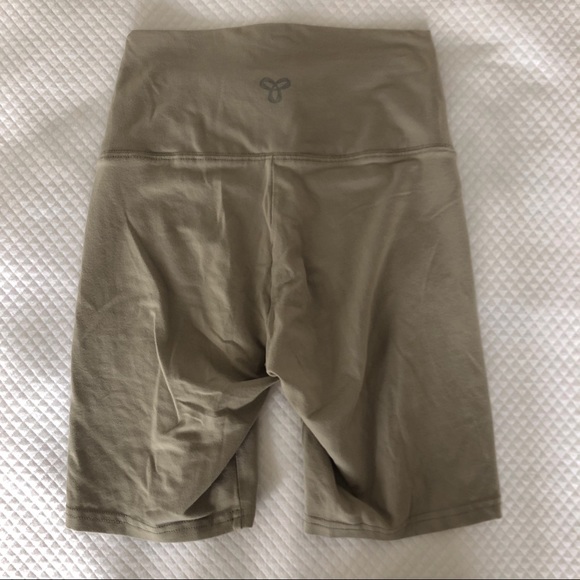 Aritzia/TNA sage green biker shorts - Picture 2 of 2